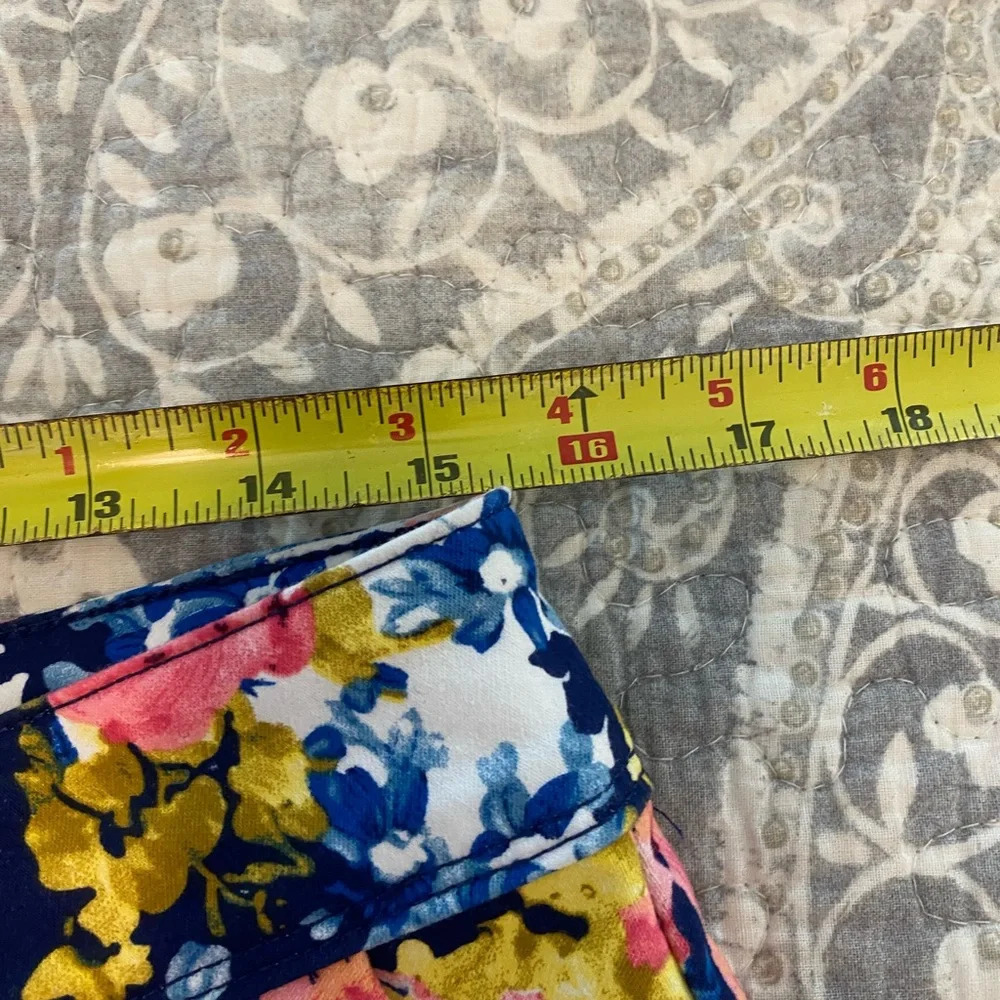 NWOT Isaac Mizrahi cotton blend floral shorts size 8 - Picture 5 of 7